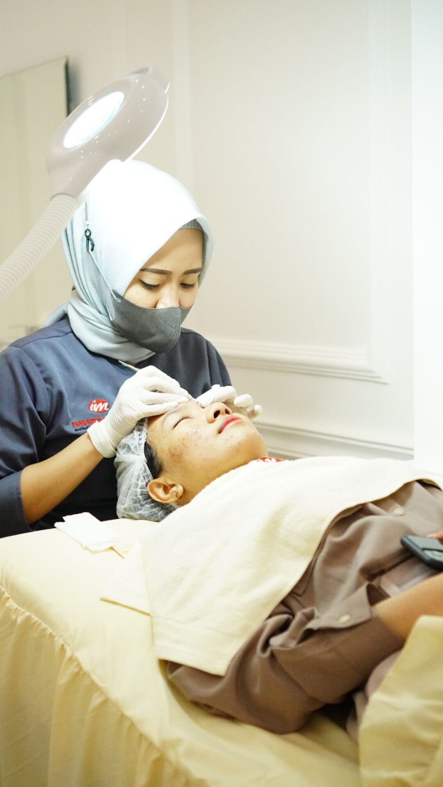 Kesehatan yang Terjangkau, Kecantikan yang Menyatu: Apotek Zea Farma